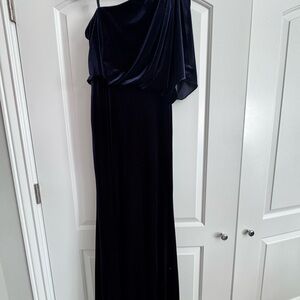 Elegant Navy Velvet One-Shoulder Dress